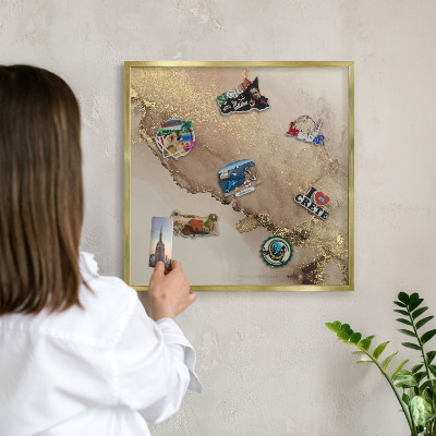 Metalen magneetbord met lijst in het goud Elegante glans