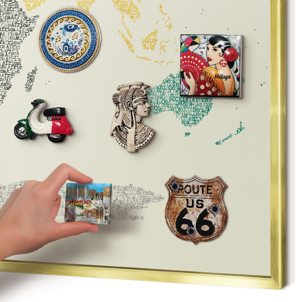 Metalen magneetbord met lijst in het goud Wereldkaart