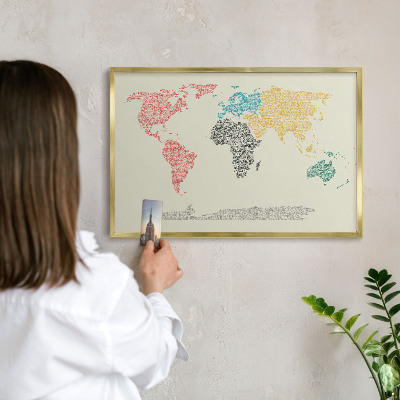 Metalen magneetbord met lijst in het goud Wereldkaart