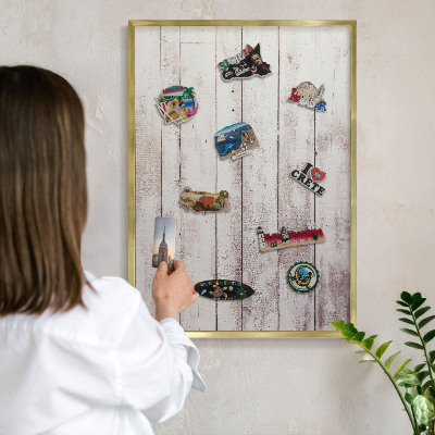 Metalen magneetbord met lijst in het goud Licht hout