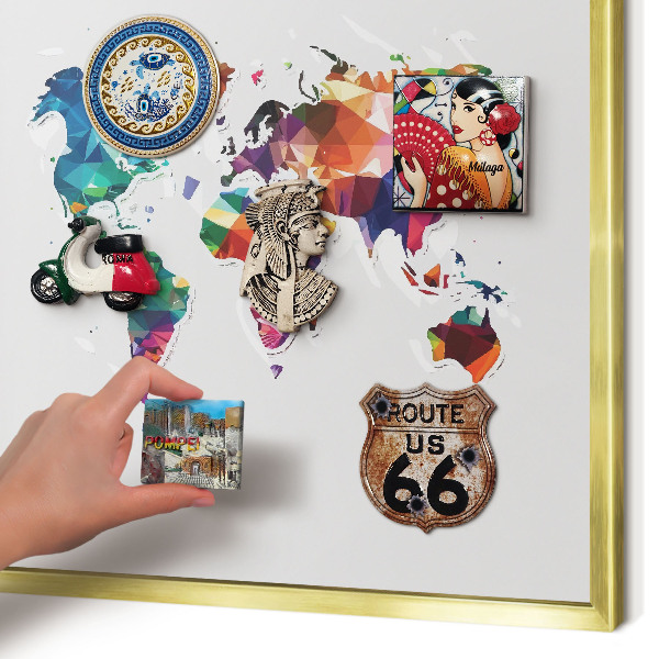 Metalen magneetbord met lijst in het goud Wereldkaart