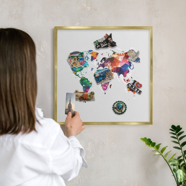 Metalen magneetbord met lijst in het goud Wereldkaart