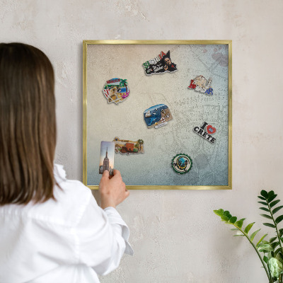 Metalen magneetbord met lijst in het goud Oude kaart