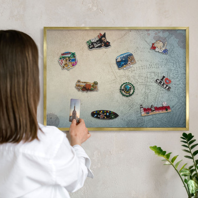 Metalen magneetbord met lijst in het goud Oude kaart