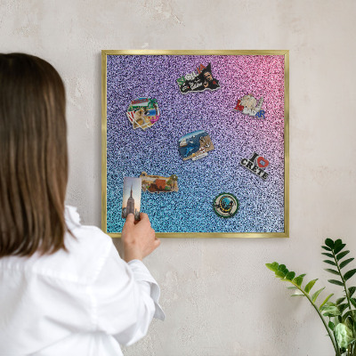 Metalen magneetbord met lijst in het goud Kleurrijk verloop