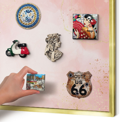 Magnetisch bord voor reismagneten met gouden lijst Subtiele elegantie