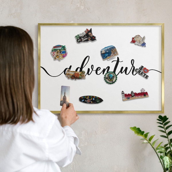 Metalen magneetbord met lijst in het goud Avontuur geschreven