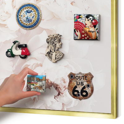 Metalen magneetbord met lijst in het goud Witte pioenrozen