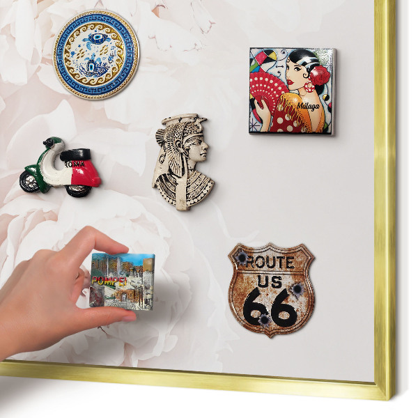 Metalen magneetbord met lijst in het goud Witte pioenrozen
