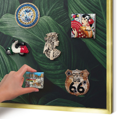 Metalen magneetbord met lijst in het goud Het groen van de natuur