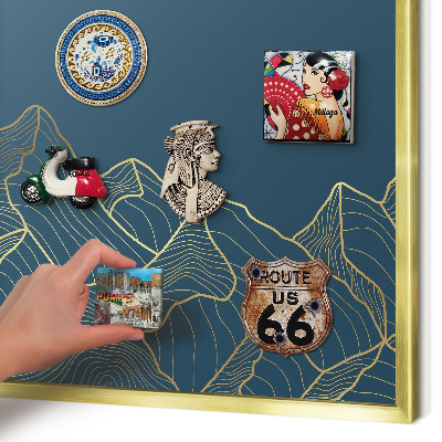 Metalen magneetbord met lijst in het goud Bergminimalisme