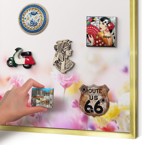 Metalen magneetbord met lijst in het goud Pastelkleurige bloemen