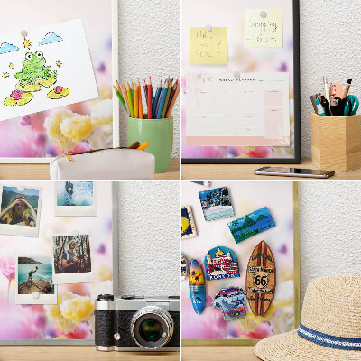 Metalen magneetbord met lijst in het goud Pastelkleurige bloemen