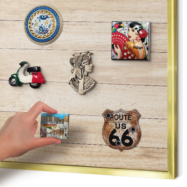 Metalen magneetbord met lijst in het goud Houten planken