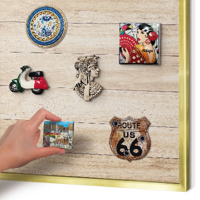 Metalen magneetbord met lijst in het goud Houten planken