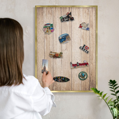 Metalen magneetbord met lijst in het goud Houten planken