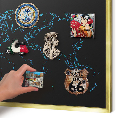 Metalen magneetbord met lijst in het goud Wereldkaart