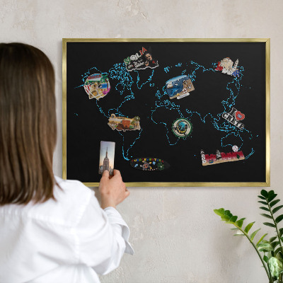 Metalen magneetbord met lijst in het goud Wereldkaart