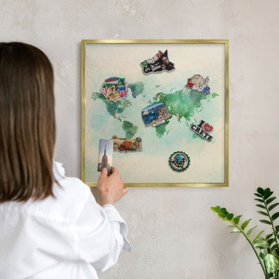 Metalen magneetbord met lijst in het goud Wereldkaart