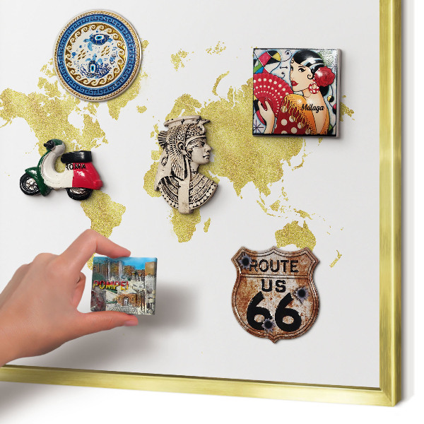 Metalen magneetbord met lijst in het goud Wereldkaart