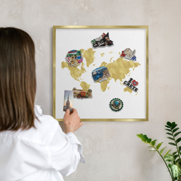 Metalen magneetbord met lijst in het goud Wereldkaart