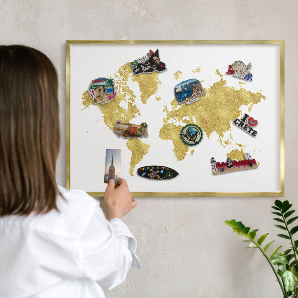 Metalen magneetbord met lijst in het goud Wereldkaart
