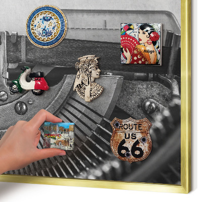 Metalen magneetbord met lijst in het goud Vintage machine
