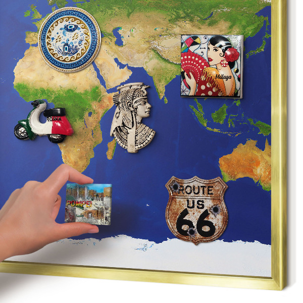 Metalen magneetbord met lijst in het goud De wereld in kaart brengen