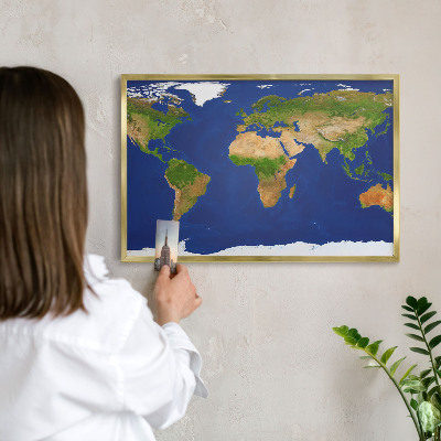 Metalen magneetbord met lijst in het goud De wereld in kaart brengen