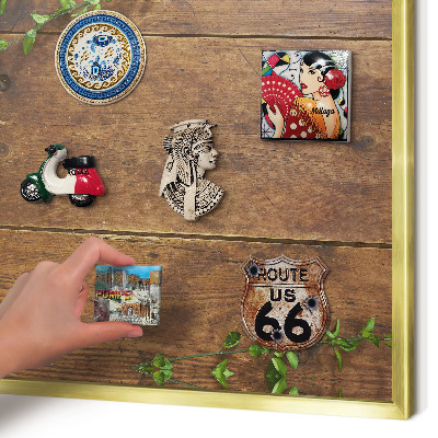 Metalen magneetbord met lijst in het goud Hout natuur