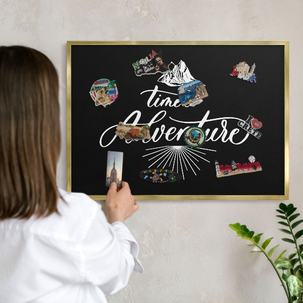 Metalen magneetbord met lijst in het goud Avontuurlijke tijd