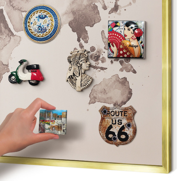 Metalen magneetbord met lijst in het goud Wereldkaart