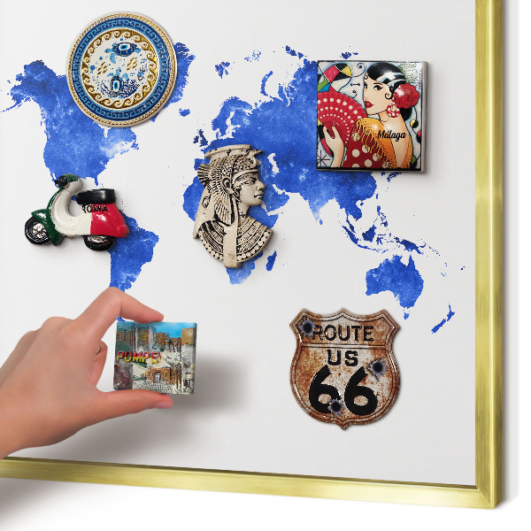 Metalen magneetbord met lijst in het goud Wereldkaart