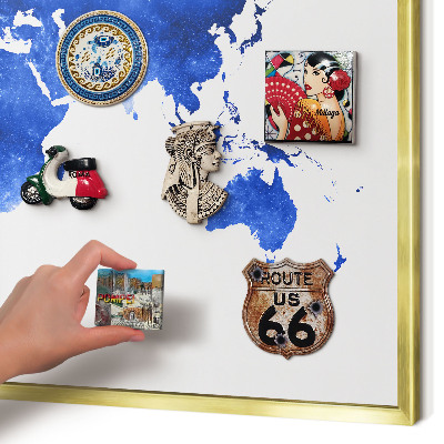 Metalen magneetbord met lijst in het goud Wereldkaart