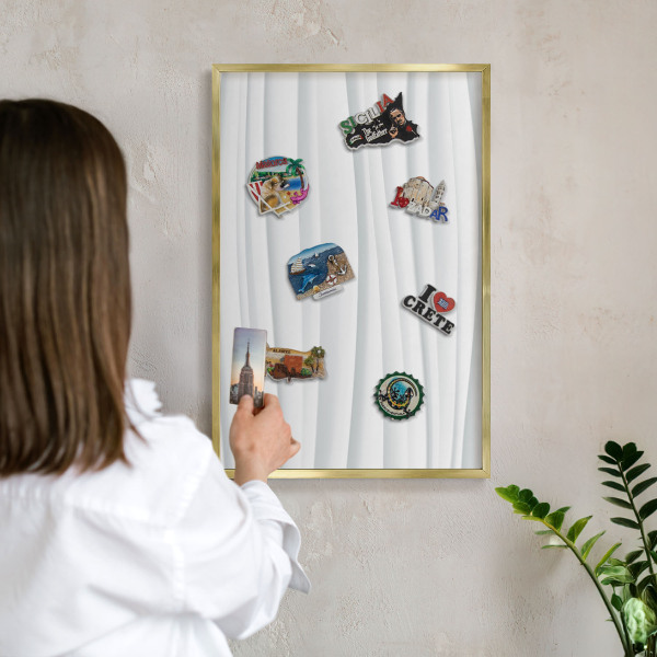 Metalen magneetbord met lijst in het goud Witte golven