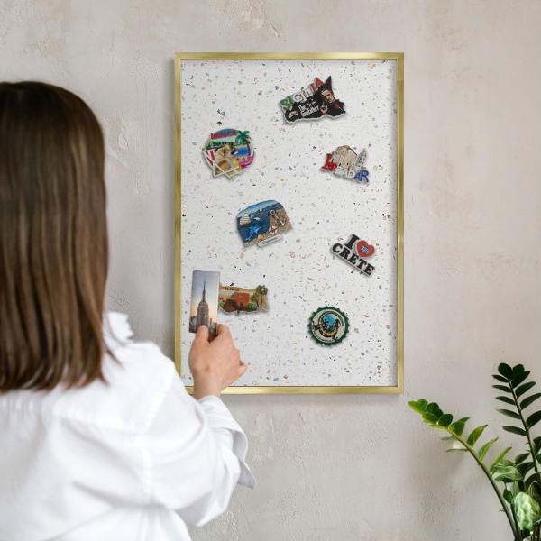 Metalen magneetbord met lijst in het goud Terrazzo-patroon