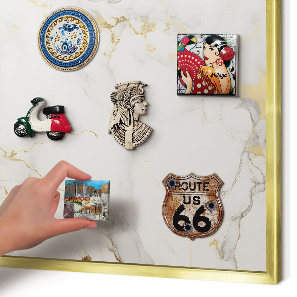 Metalen magneetbord met lijst in het goud Verfijnde elegantie