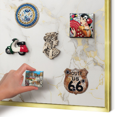 Metalen magneetbord met lijst in het goud Verfijnde elegantie
