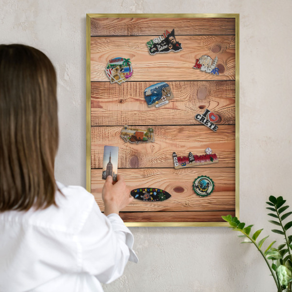 Metalen magneetbord met lijst in het goud Houten planken