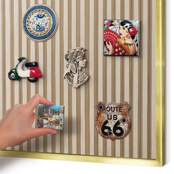 Metalen magneetbord met lijst in het goud Houten latten