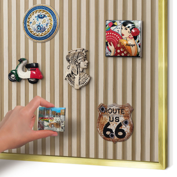 Metalen magneetbord met lijst in het goud Houten latten