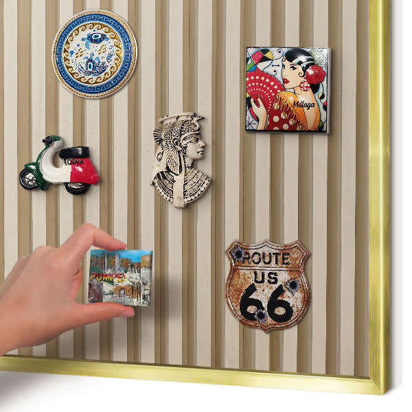 Metalen magneetbord met lijst in het goud Houten latten