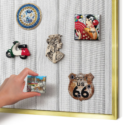 Metalen magneetbord met lijst in het goud Minimalistische strepen