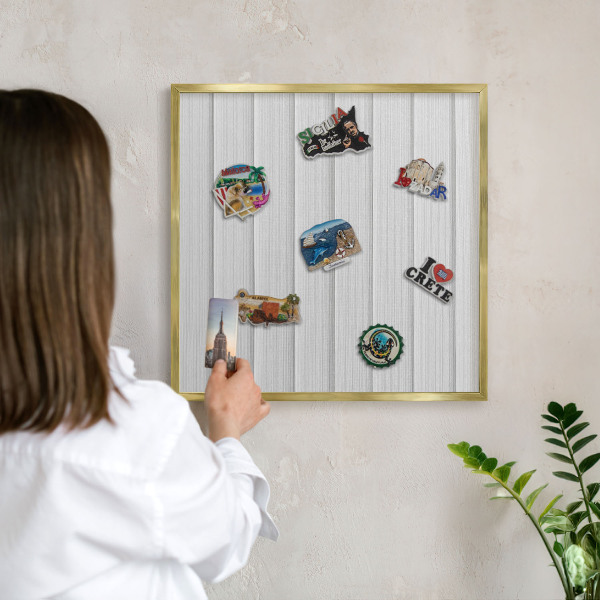 Metalen magneetbord met lijst in het goud Minimalistische strepen
