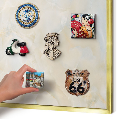 Magnetisch bord voor reismagneten met gouden lijst Subtiele elegantie