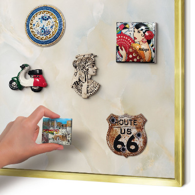 Magnetisch bord voor reismagneten met gouden lijst Subtiele elegantie