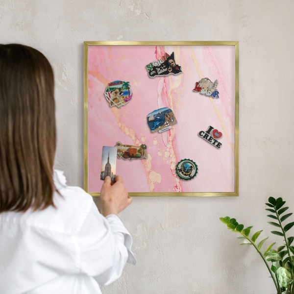 Metalen magneetbord met lijst in het goud Roze elegantie
