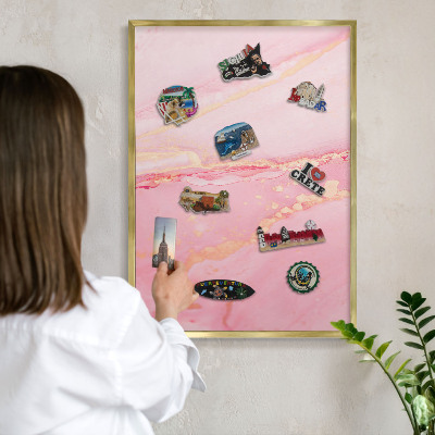 Metalen magneetbord met lijst in het goud Roze elegantie