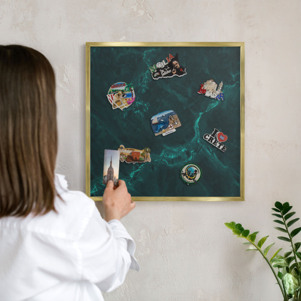 Metalen magneetbord met lijst in het goud Groene diepte
