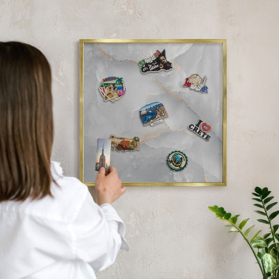 Metalen magneetbord met lijst in het goud Grijze aderen
